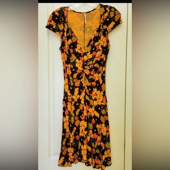 Dresses & Skirts - Floral Cap Sleeve Dress